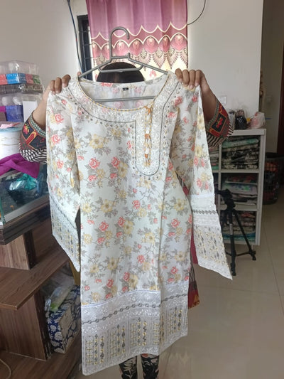 Women’s beige Floral Printed Lawn 3 Piece Suit with Lawn Dupatta –Eid Party Wear Dress