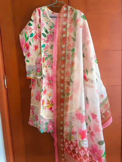Women’s pink Floral Printed Lawn 3 Piece Suit with Lawn Dupatta –Eid Party Wear