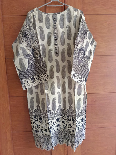 Women’s Black Floral Printed Lawn 3 Piece Suit with Lawn Dupatta –Eid Party Wear