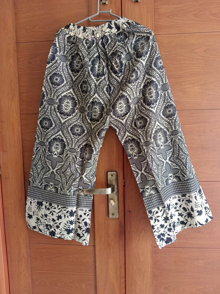 Women’s Black Floral Printed Lawn 3 Piece Suit with Lawn Dupatta –Eid Party Wear