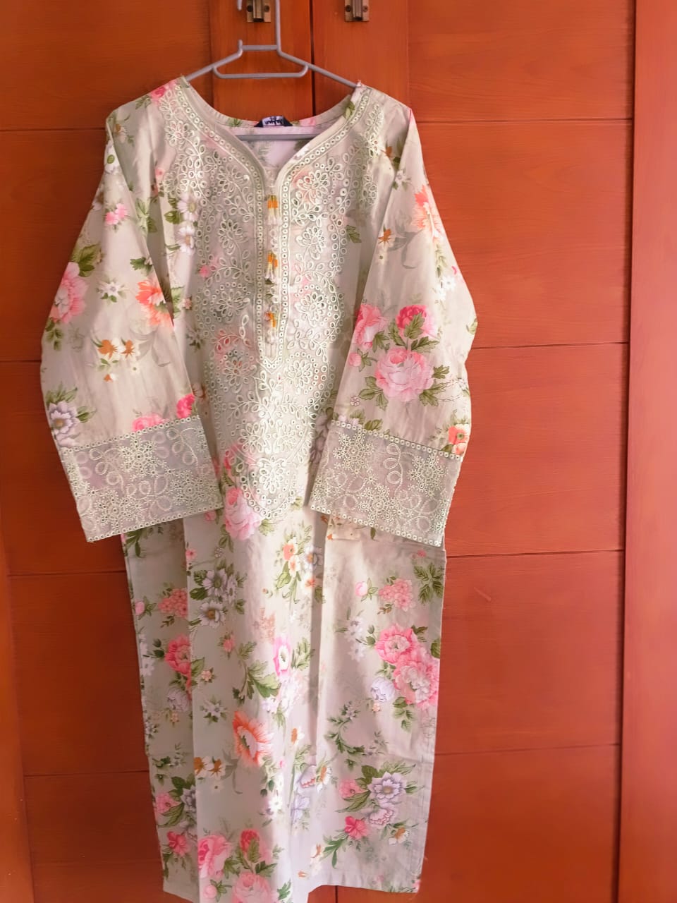 Beige Floral Printed Lawn 3 Piece Suit with Chiffon Dupatta for Women – Casual Wear Pakistani Dress