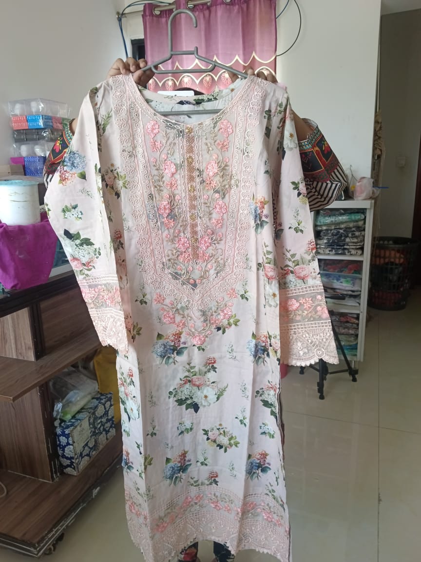 Women’s Pink Floral Printed Lawn 3 Piece Suit with Lawn Dupatta –Casual Wear Dress