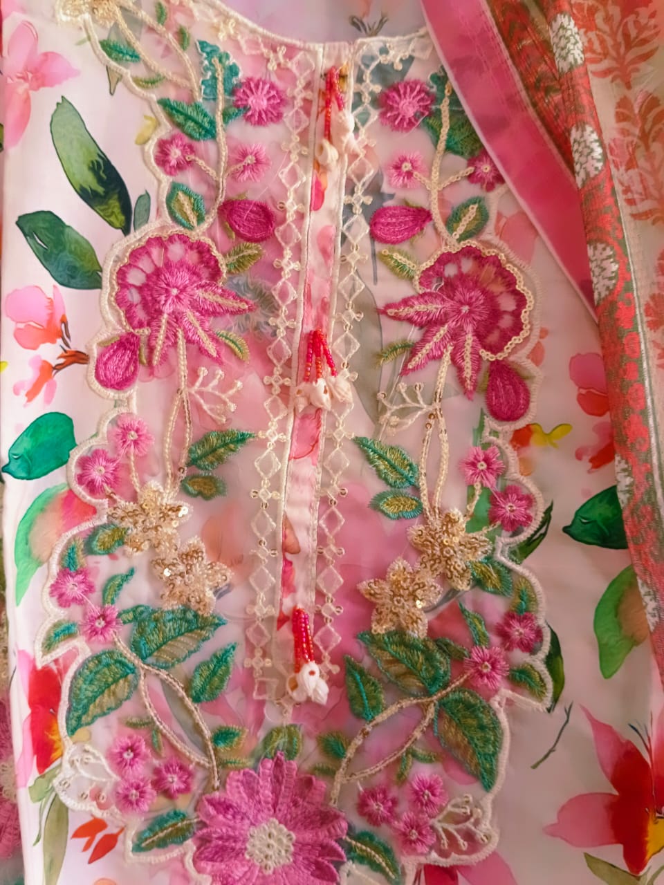 Women’s pink Floral Printed Lawn 3 Piece Suit with Lawn Dupatta –Eid Party Wear