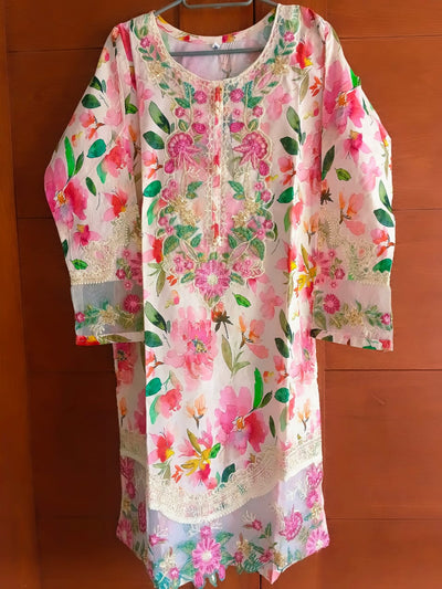 Women’s pink Floral Printed Lawn 3 Piece Suit with Lawn Dupatta –Eid Party Wear